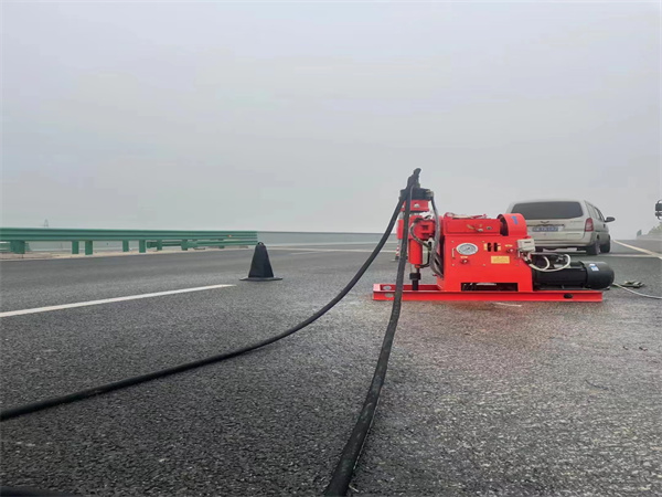 天长马路路基路面开裂下沉注浆加固灌浆